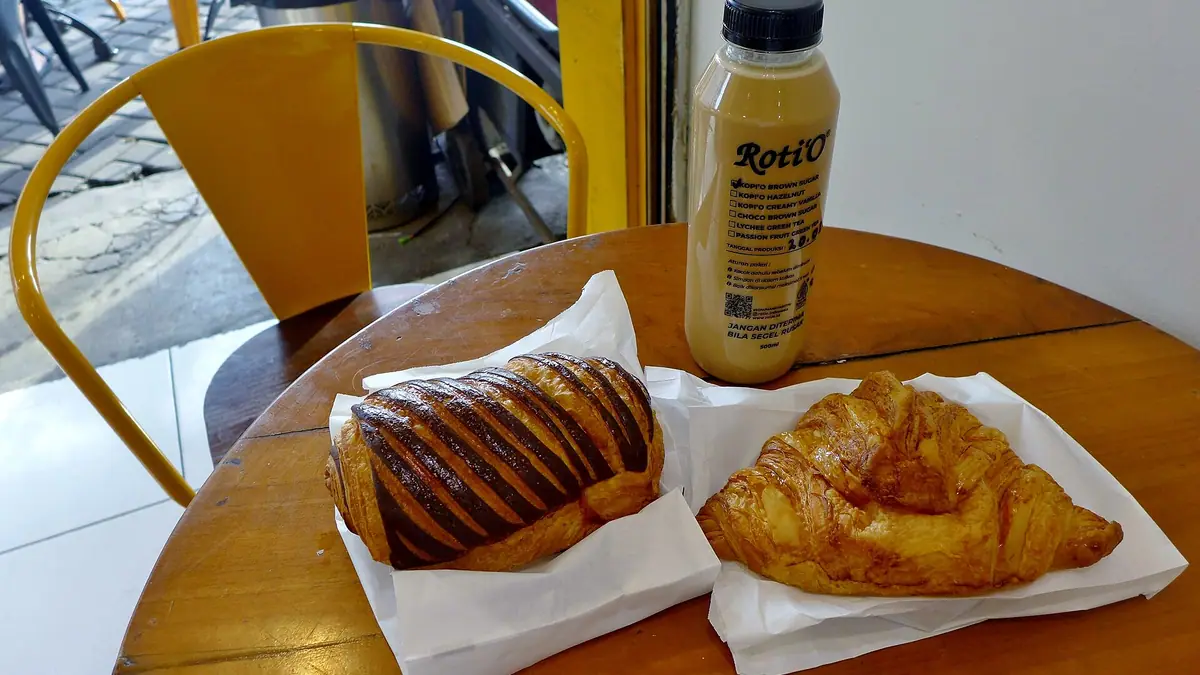 Artisan Bakery bakes